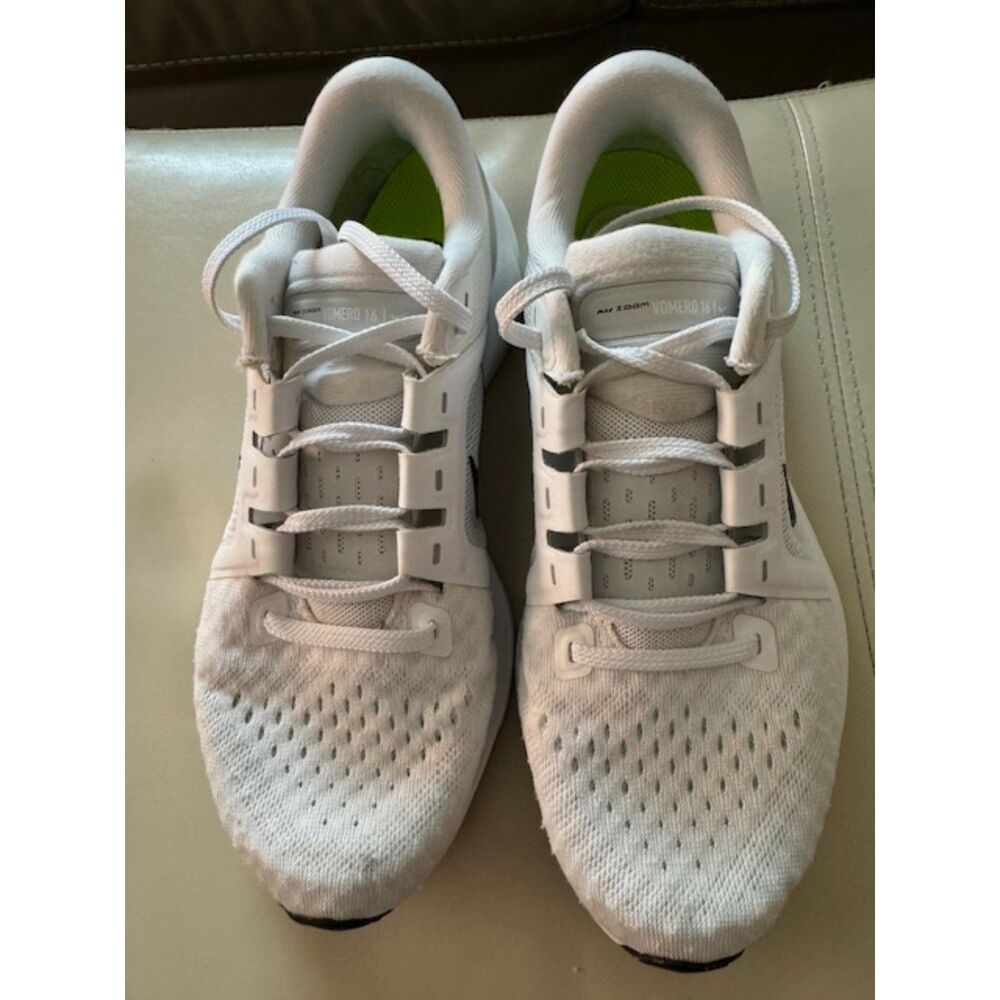 Nike Air Zoom Vomero 16 running sneakers, size 38.5